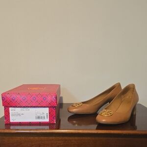 Tory Burch Tan Leather Pumps